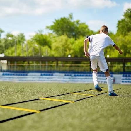 Échelle d'agilité utilisée en séance d'entraînement de football