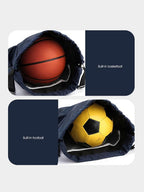 Sac de sport foot à cordon noir vu de face, bandes réfléchissantes, poche zippée basse et poches filet latérales
